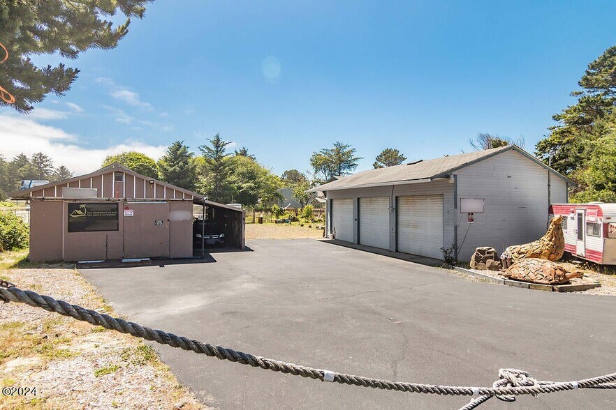 More Photos Of 20 Willow St, Depoe Bay Industrial For Sale