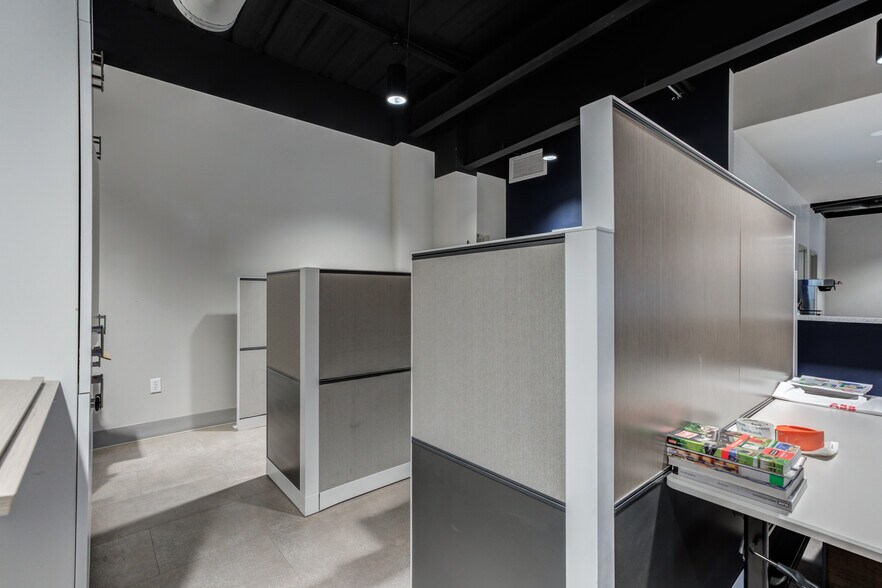 More Photos Of 2405 114th St, Lubbock Office For Sale