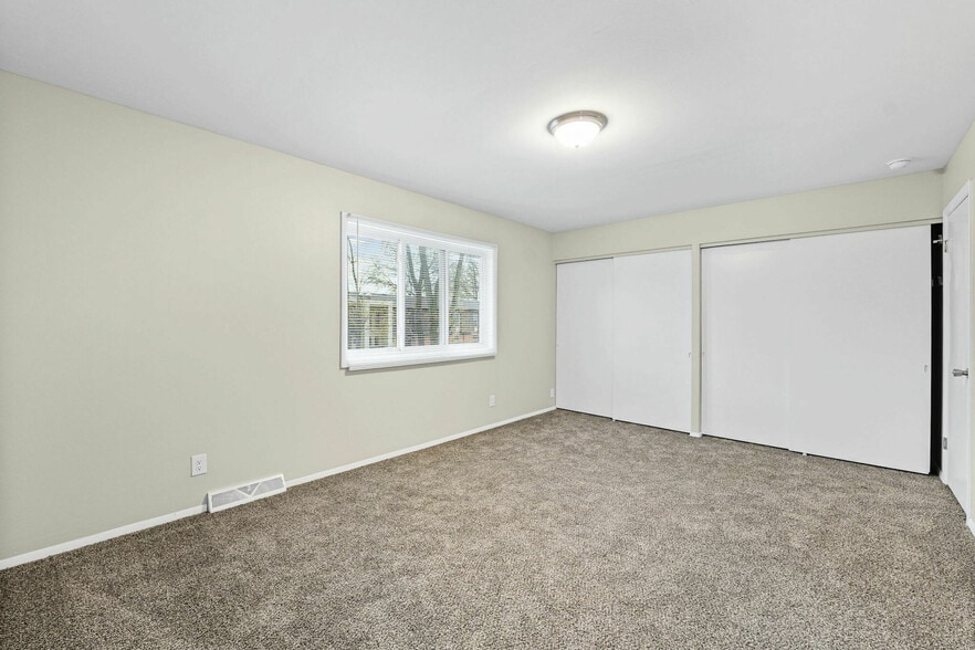 More Photos Of 4855 Wickford Dr E, Sylvania Apartments For Sale