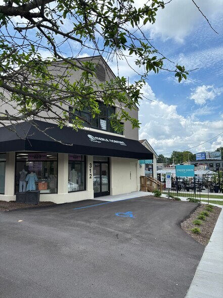 Primary Photo Of 312 S Ashland Ave, Lexington Freestanding For Lease