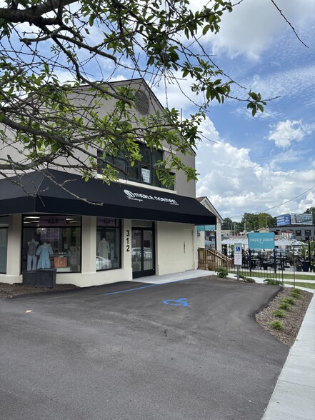 More Photos Of 312 S Ashland Ave, Lexington Freestanding For Lease
