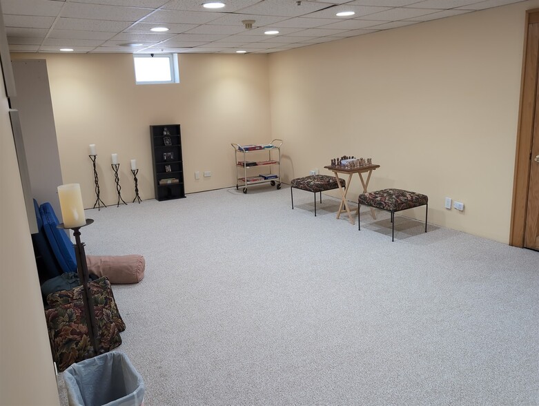 More Photos Of 417 N Hough St, Barrington Medical For Lease