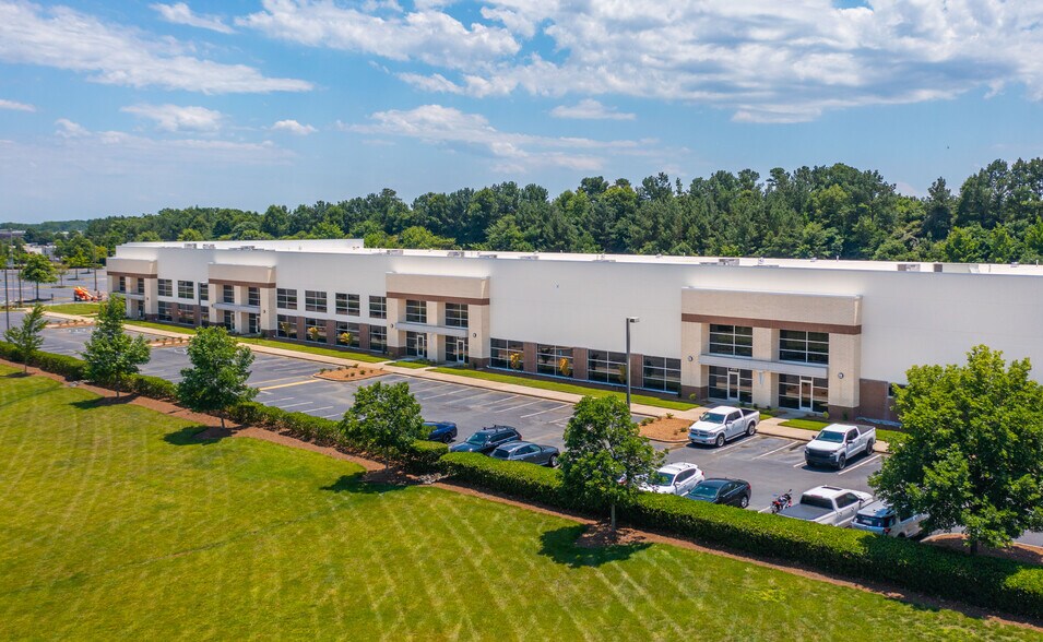 More Photos Of 2745 Whitehall Park Dr, Charlotte Unknown For Lease