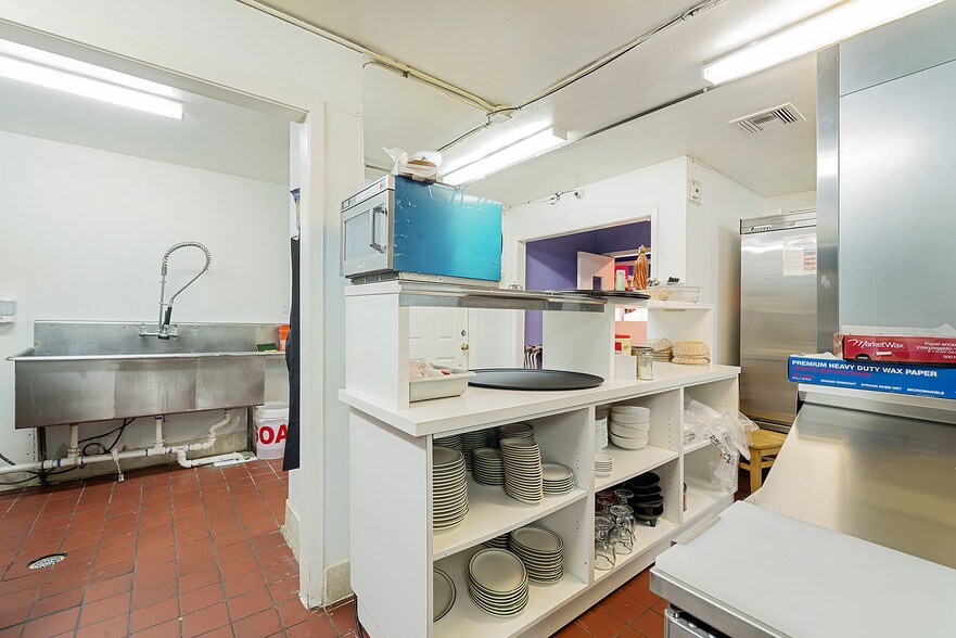 More Photos Of 17009 East Fwy, Channelview General Retail For Sale