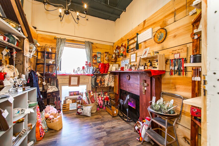 More Photos Of 223 W Main St, Mountain View Storefront For Sale