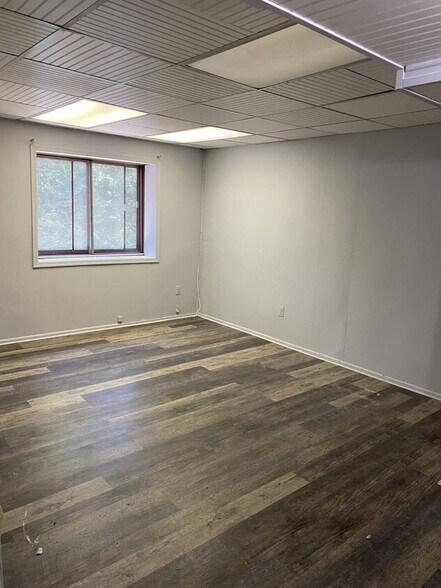 More Photos Of 103 Fort Salonga Rd, Northport Office For Sale