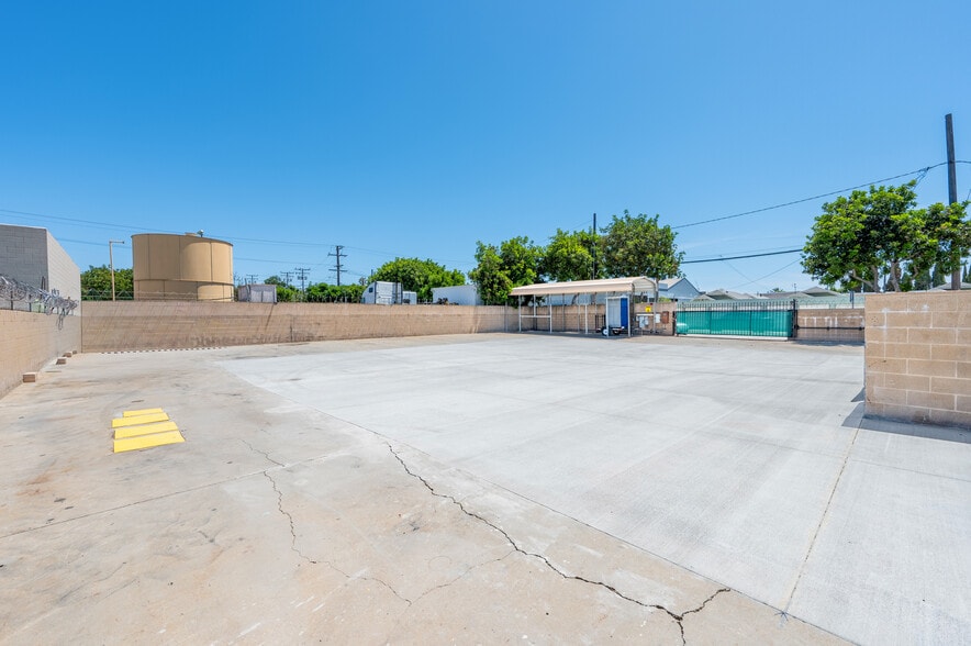 More Photos Of 2500 Lewis Ave, Signal Hill Warehouse For Lease