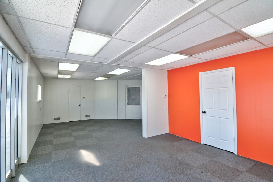 More Photos Of 375 N 22nd St, Decatur Auto Dealership For Sale