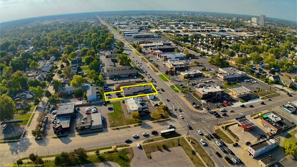 More Photos Of 41-47 W Maple Rd, Clawson General Retail For Sale