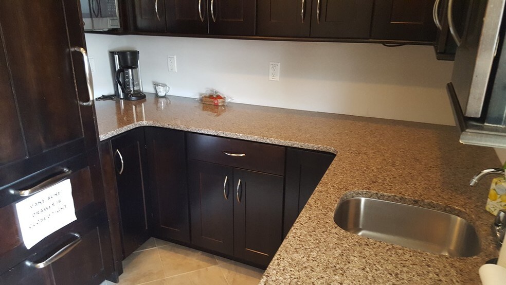 More Photos Of 99 Mechanic St, Pawcatuck Office For Sale