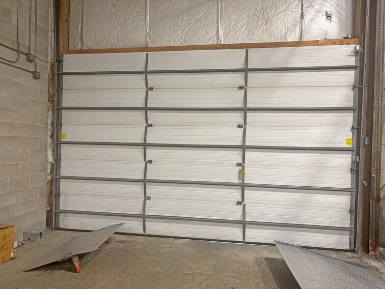 More Photos Of 270 West Rd, Portsmouth Warehouse For Lease