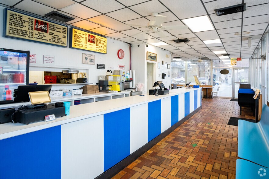 More Photos Of 199 E Hwy 60, Pekin Bar For Sale