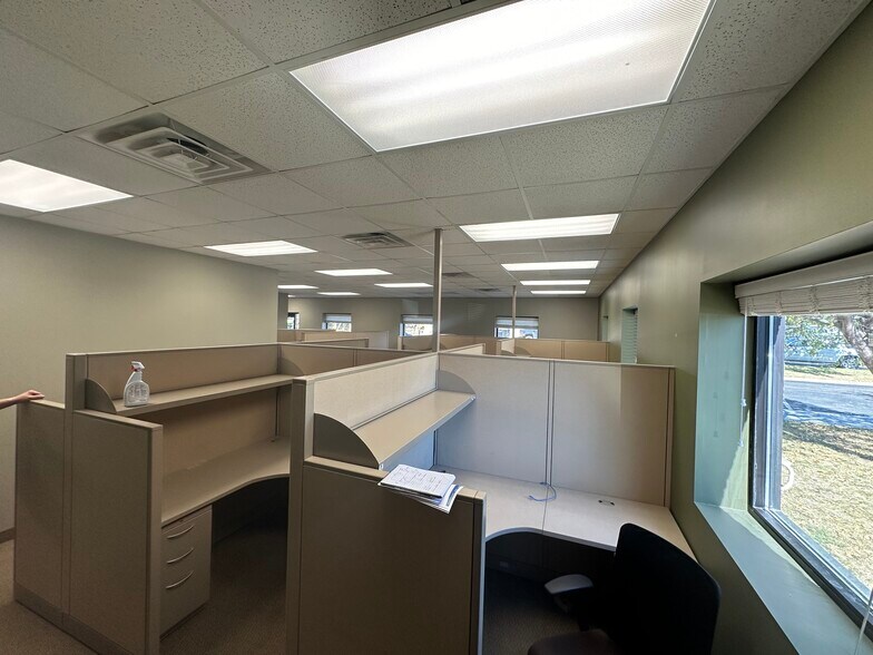 More Photos Of 307 12th Ave S, Buffalo Flex For Lease