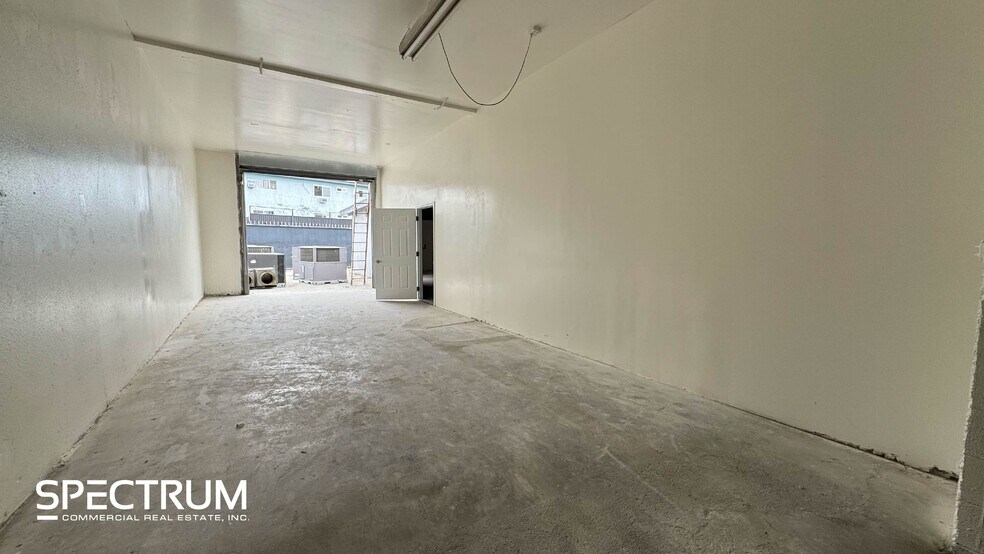 More Photos Of 14743-14745 Arminta St, Van Nuys Warehouse For Lease