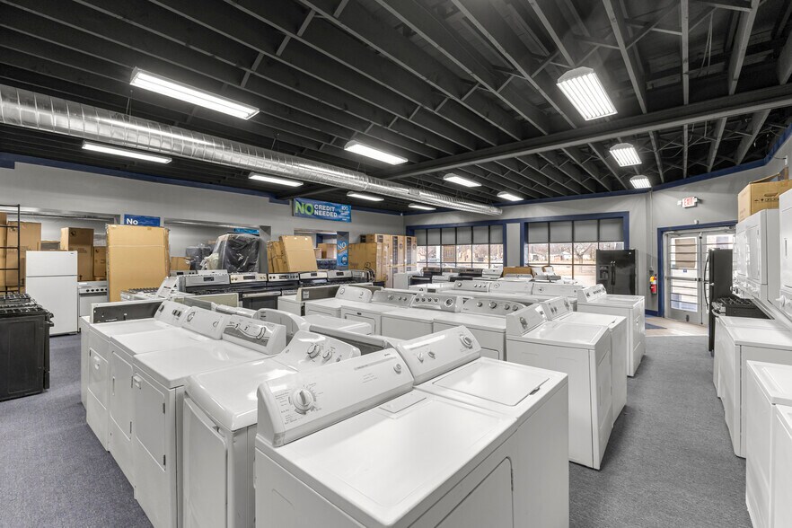 More Photos Of 12744 E 8 Mile Rd, Detroit General Retail For Sale