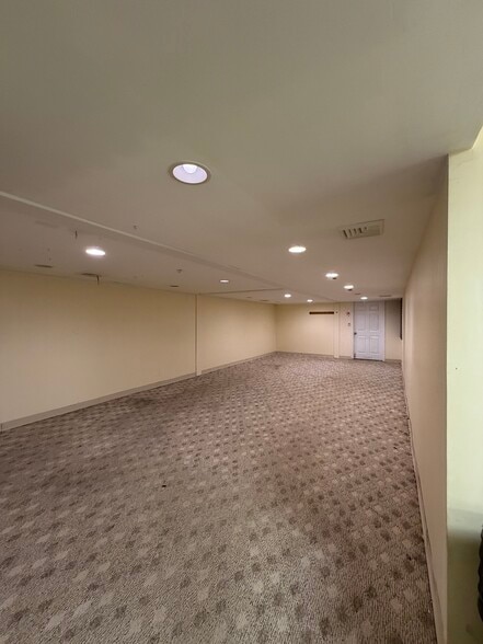 More Photos Of 969-979 Meriden Waterbury Tpke, Plantsville Freestanding For Lease