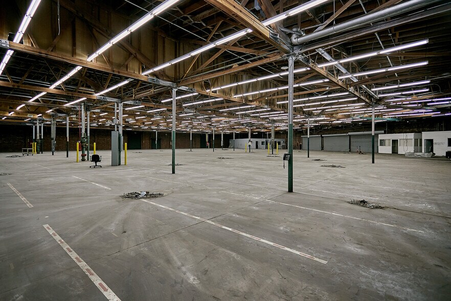 More Photos Of 5300 Harbor St, Commerce Warehouse For Lease