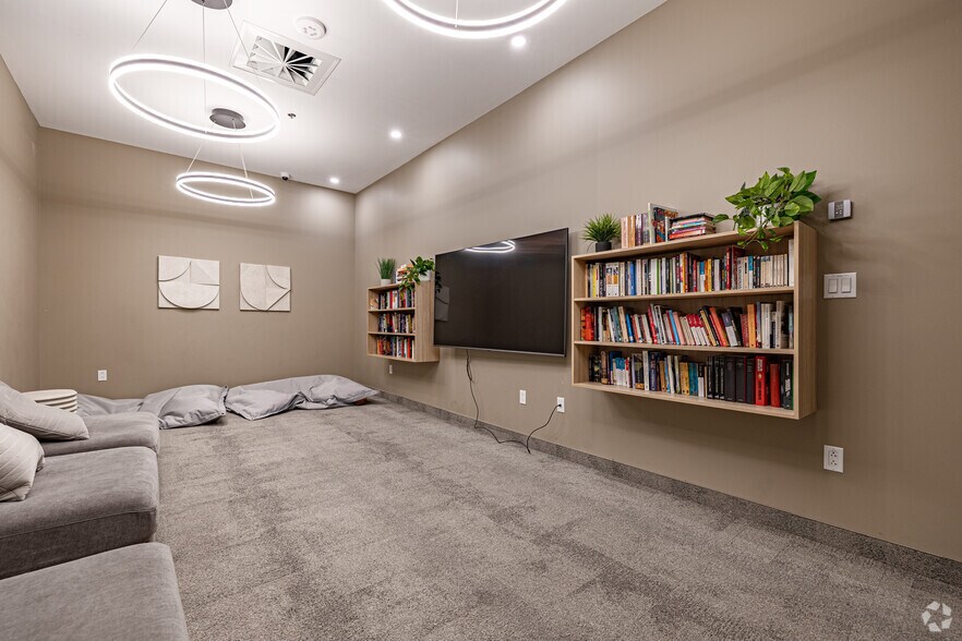 More Photos Of 300 Pl Charles-Le Moyne, Longueuil Apartments For Lease