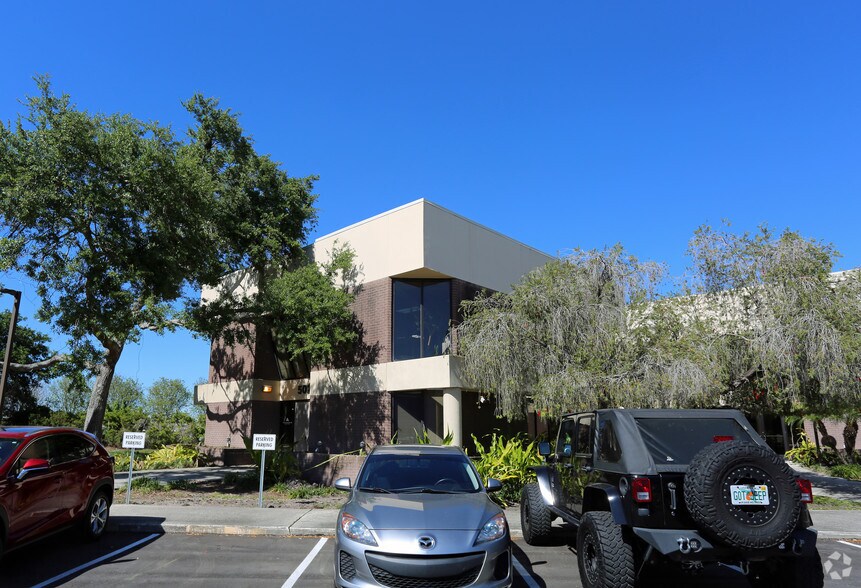 More Photos Of 5023 W Laurel St, Tampa Office For Sale