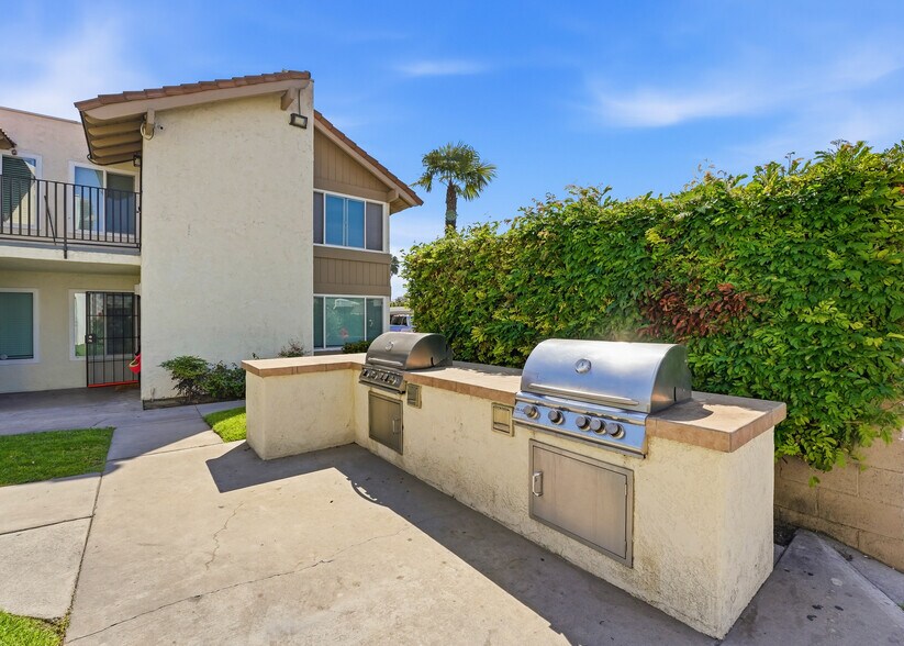 More Photos Of 1251 N Placentia Ave, Anaheim Apartments For Sale