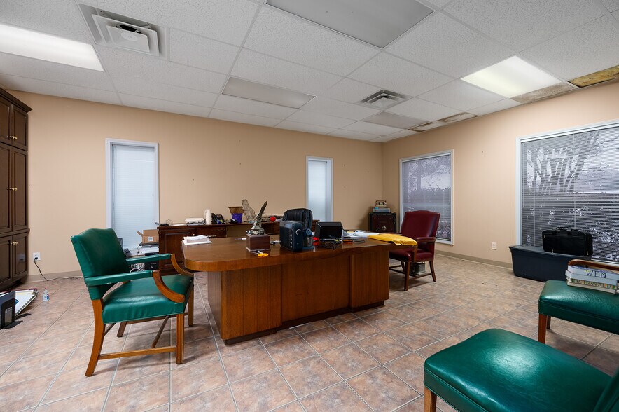 More Photos Of 12334 US-165, Glenmora Office For Sale