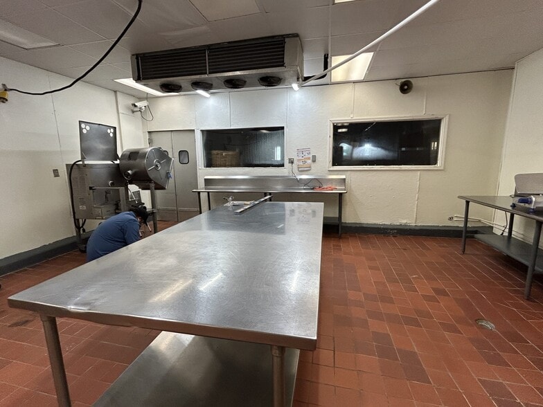 More Photos Of 748 Donald Lee Hollowell Pky, Atlanta Food Processing For Sale