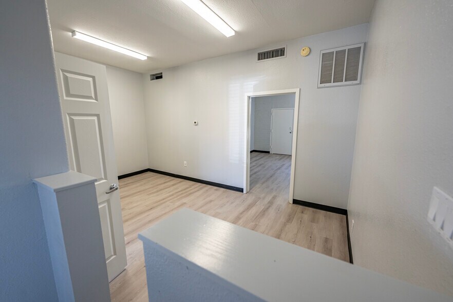 More Photos Of 1200 E Andy Devine Ave, Kingman Office For Sale