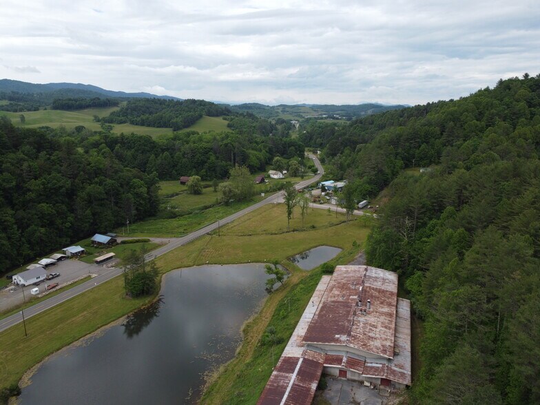 More Photos Of 6421 Highway 91 N, Laurel Bloomery Warehouse For Lease