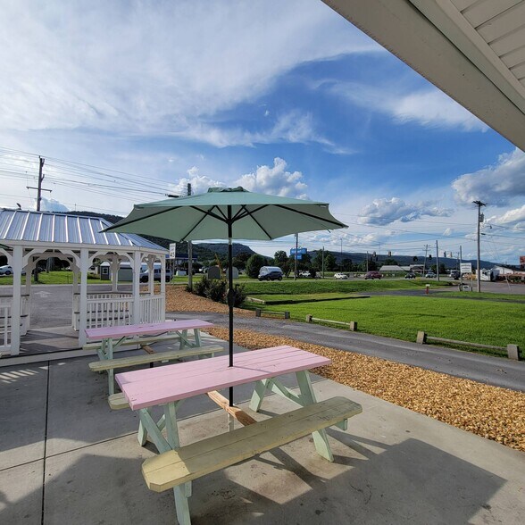 More Photos Of 16696 Rankin Ave, Dunlap Office For Sale