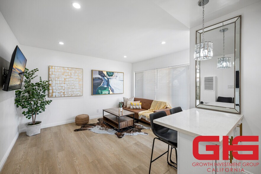 More Photos Of 4214 Montclair St, Los Angeles Apartments For Sale