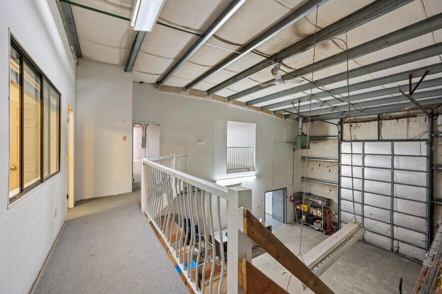 More Photos Of 2727 Dixon St, Port Coquitlam Industrial For Lease