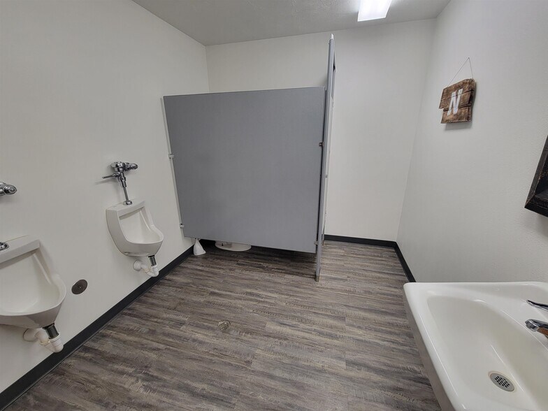 More Photos Of 38404 Road 719, McCook Office For Sale