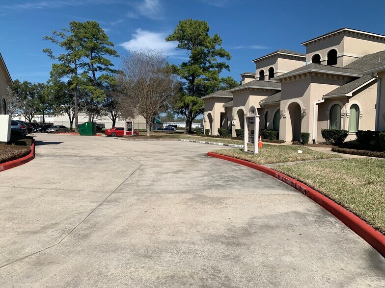 More Photos Of 12826 Willow Centre Dr, Houston Loft Creative Space For Sale