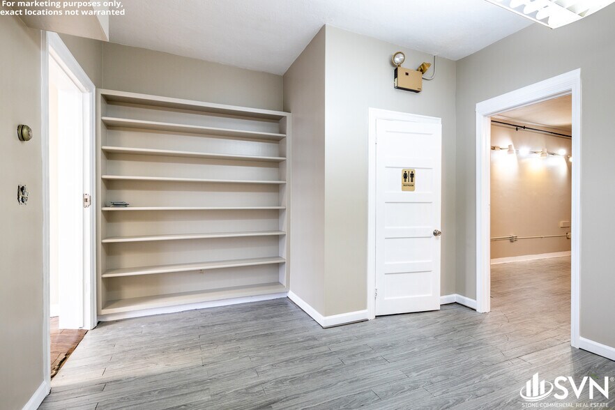 More Photos Of 1039 N Limestone, Lexington General Retail For Lease