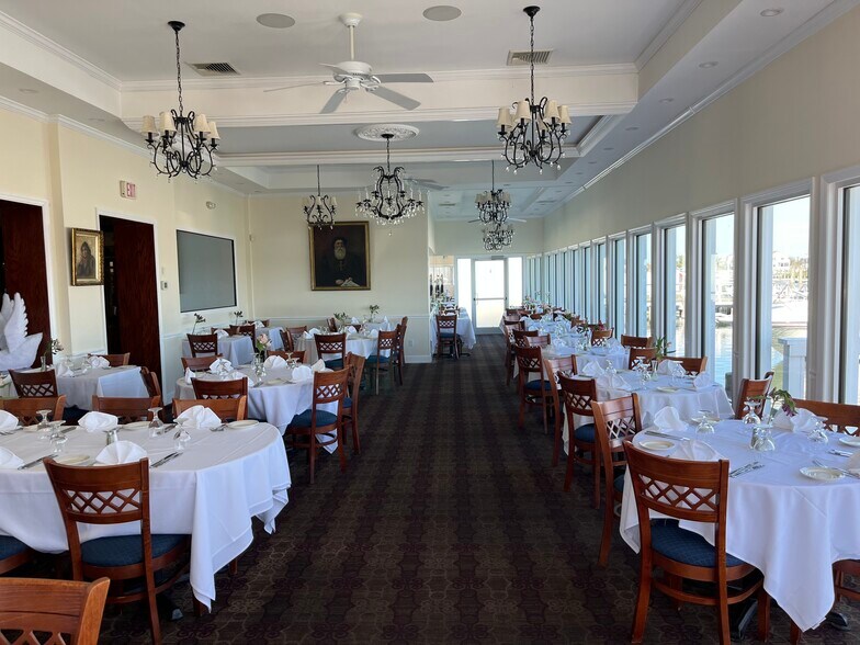 More Photos Of 95 Hudson Ave, Freeport Restaurant For Sale