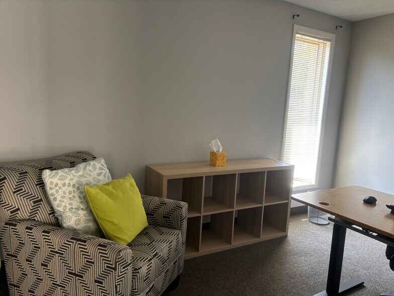 More Photos Of 10 S Portage Path, Akron Medical For Lease