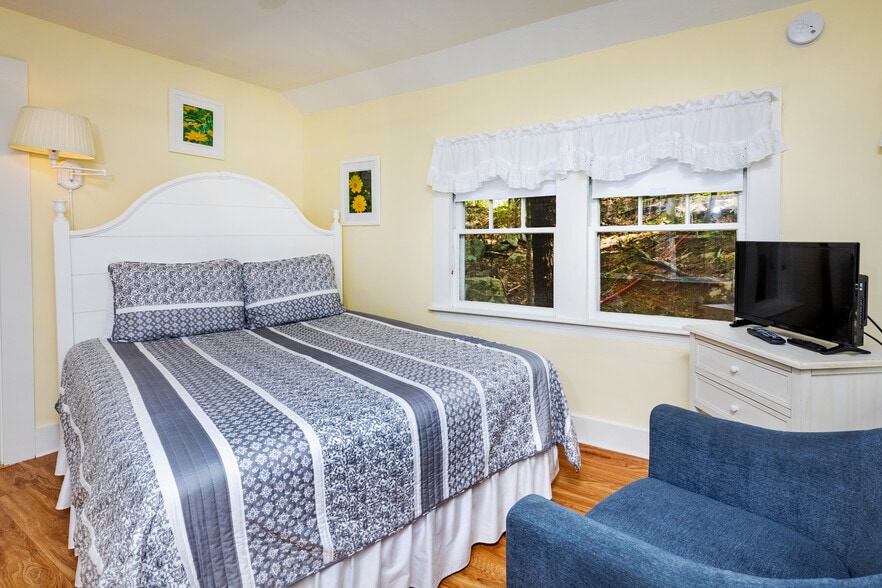 More Photos Of 2 River Rd, Cape Neddick Hospitality For Sale