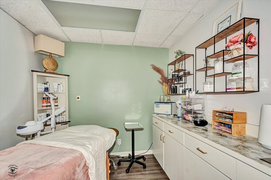 More Photos Of 1112 E Railroad St, Sandwich Office For Sale