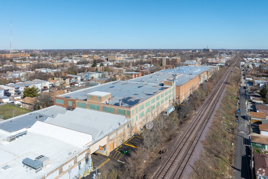 More Photos Of 3033 N Knox Ave, Chicago Warehouse For Lease