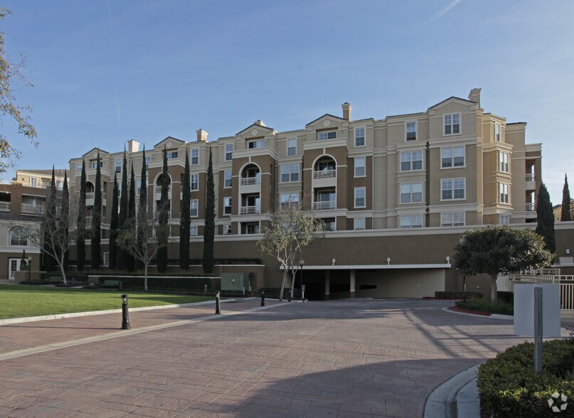 More Photos Of 31 E MacArthur Crescent Dr, Santa Ana Apartments For Lease