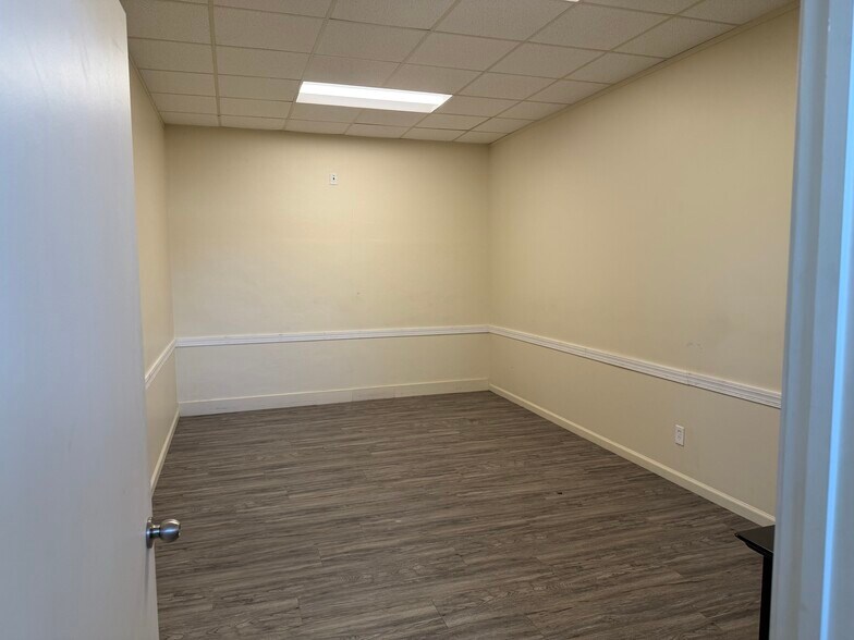 More Photos Of 515 Roswell St, Marietta Office For Lease