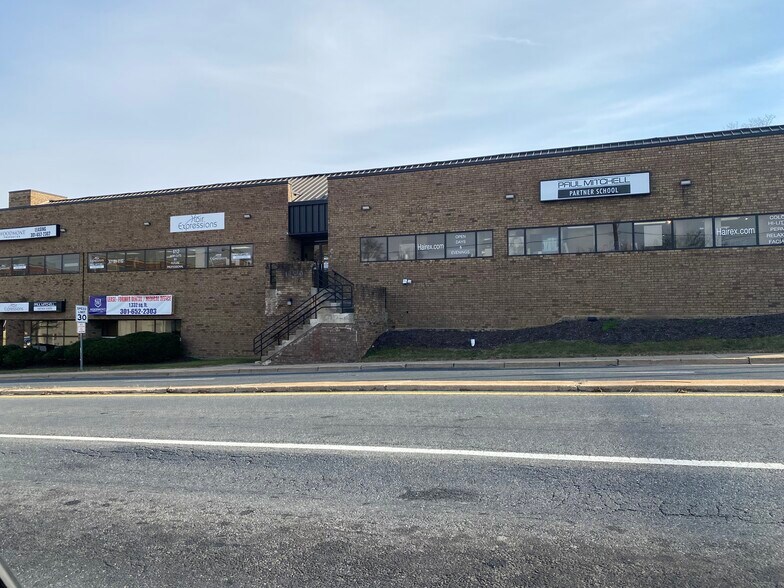 More Photos Of 12450 Parklawn Dr, Rockville Office For Lease