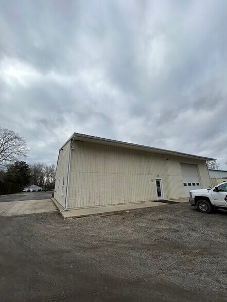 More Photos Of 168 Red Lion Rd, Southampton Light Manufacturing For Lease