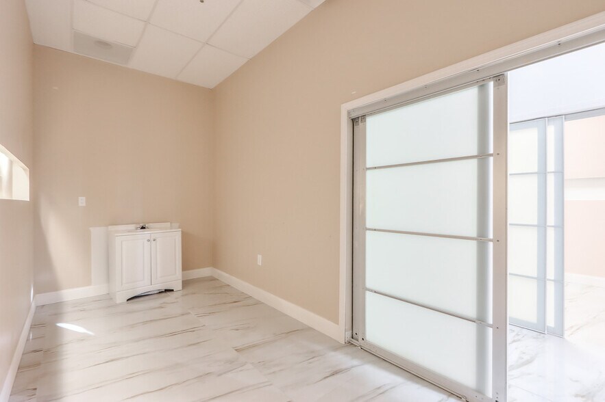 More Photos Of 5725 State Bridge Rd, Johns Creek Freestanding For Lease