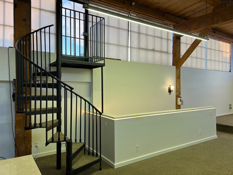 More Photos Of 1175-1195 Park Ave, Emeryville Showroom For Lease