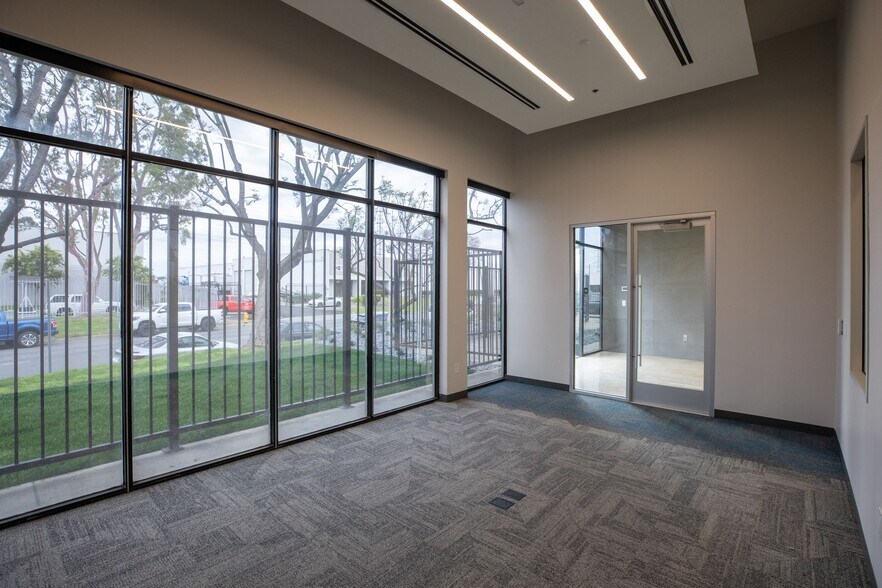More Photos Of 800 Sandhill Ave, Carson Warehouse For Lease