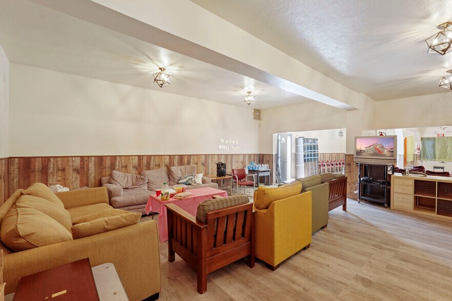 More Photos Of 104 E Lodi Ave, Lodi Storefront Retail Office For Sale