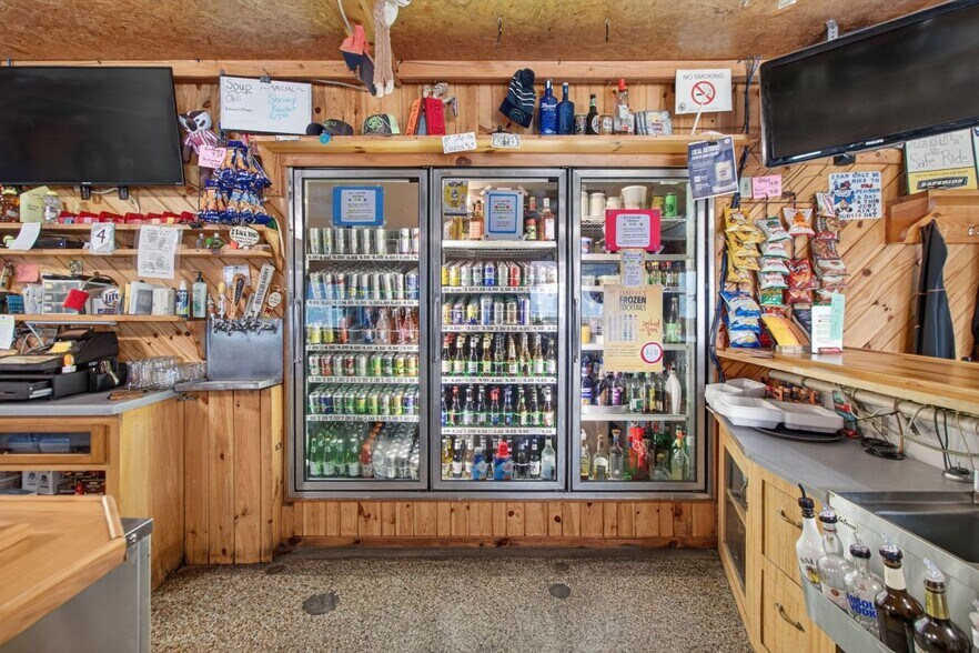More Photos Of 133 E Main St, Embarrass Specialty For Sale