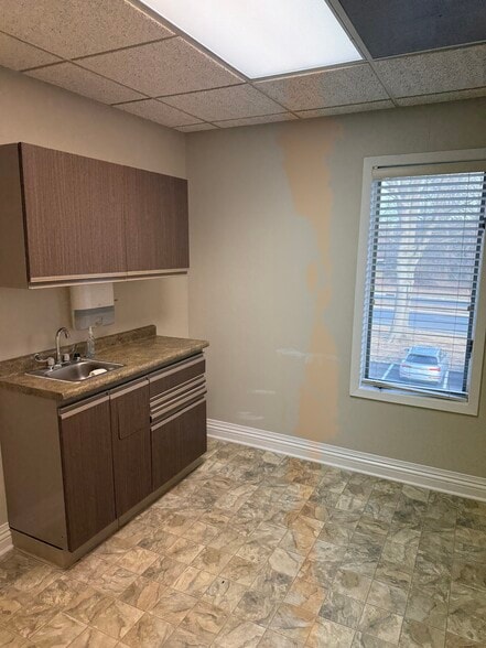 More Photos Of 193 Route 9, Manalapan Township Medical For Lease