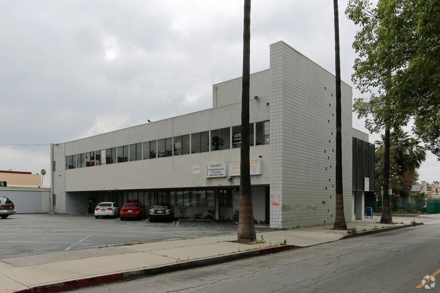 More Photos Of 14551-14555 Hamlin St, Van Nuys Medical For Sale